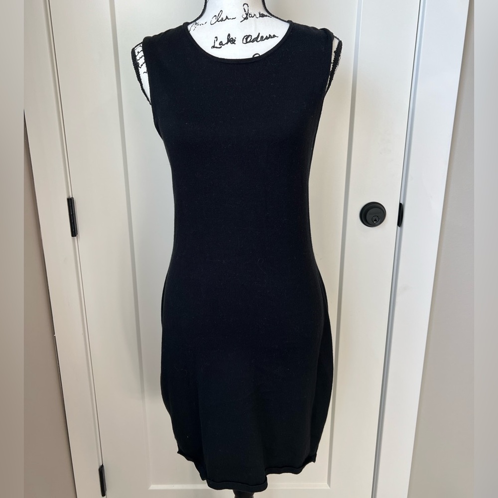 Colton by Autumn Cashmere Medium Mid Length Black Fitted Dress.